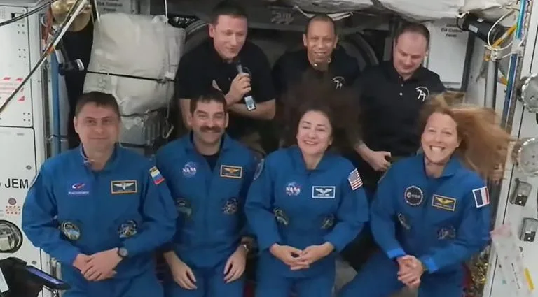 DRAGÃO DA SPACEX: MISSÃO INTERNACIONAL NO ESPAÇO