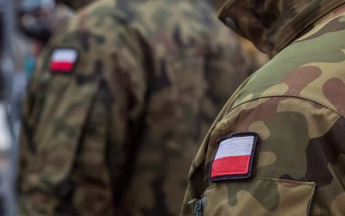 TREINAMENTO DE GÊNERO NO EXÉRCITO POLONÊS É CANCELADO