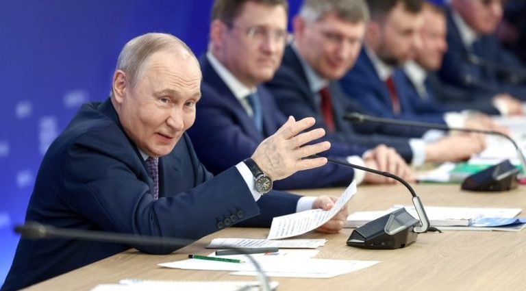 Putin Amplia Atração de Talentos Estrangeiros para a Rússia Putin Amplia Atração de Talentos Estrangeiros para a Rússia