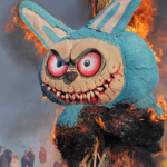 Celebrações da Maslenitsa: Queima de Efígie Inspirada em Labubu Marca Festival na Rússia
