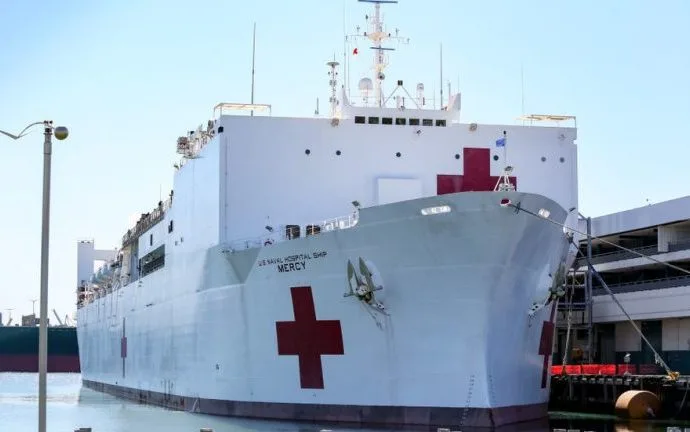 Trump Anuncia Envio de Navio-Hospital para a Groenlândia em Meio a Controvérsias