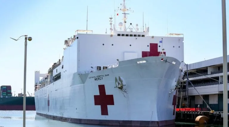 Trump Anuncia Envio de Navio-Hospital para a Groenlândia em Meio a Controvérsias