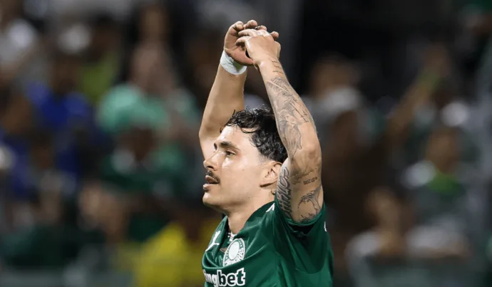 MELHORIAS NO PALMEIRAS: MAURÍCIO SE NATURALIZA PARAGUAIO