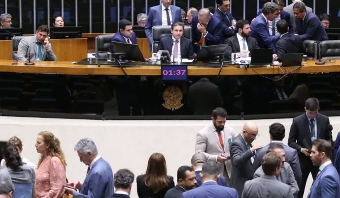 Câmara dos Deputados Anuncia Reajuste na Verba de Gabinete e Cota Parlamentar