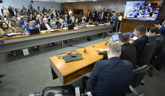 Suspensão dos Trabalhos da CPMI do INSS após Depoimento Emocionante