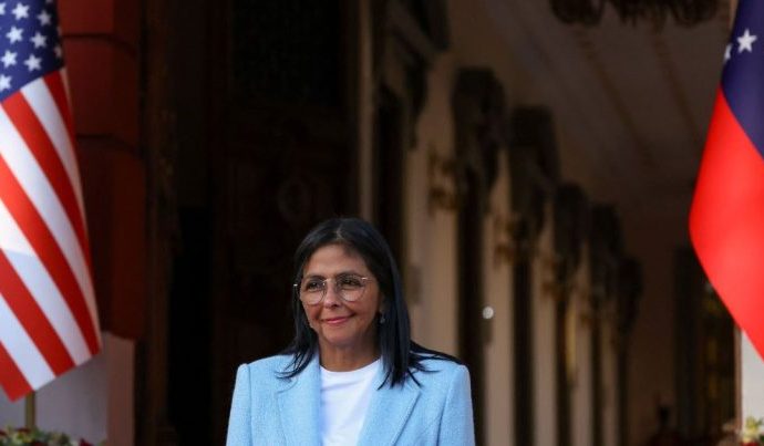 VENEZUELA: DELCY RODRÍGUEZ FORTALECE RELAÇÕES COM EUA VENEZUELA: DELCY RODRÍGUEZ FORTALECE RELAÇÕES COM EUA