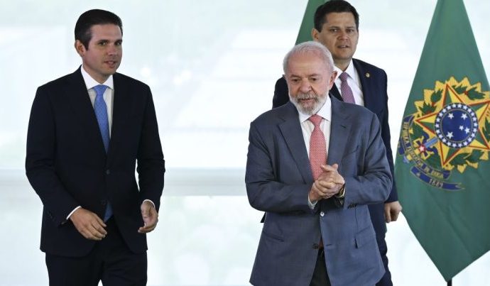 PENDURICALHOS: Lula Decide Sobre Veto Até Terça-Feira PENDURICALHOS: Lula Decide Sobre Veto Até Terça-Feira