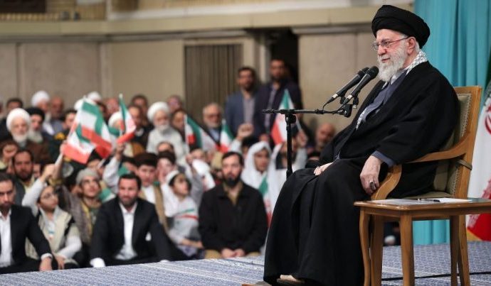 IRÃ ALERTA SOBRE CONFLITO REGIONAL EM CASO DE ATAQUE