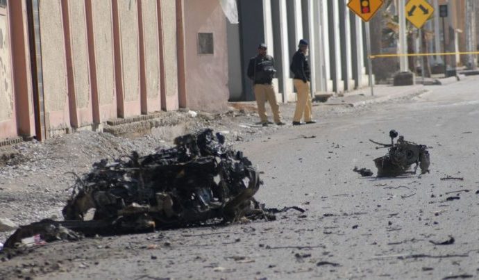 PAQUISTÃO RETOMA CONTROLE COM HELICÓPTEROS E DRONES