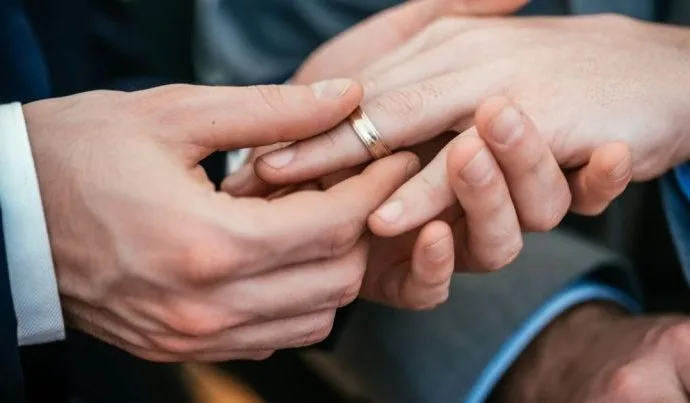 CASAMENTO GAY: APOIO ATINGE 52% NO BRASIL