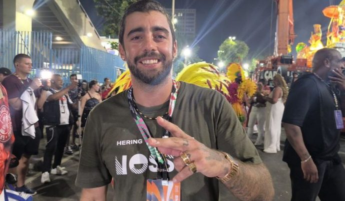 CARNAVAL: PEDRO SCOOBY PRESTIGIA CINTIA DICKER NO SALGUEIRO