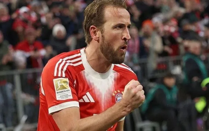 Kane brilha e Bayern supera Frankfurt em jogo emocionante