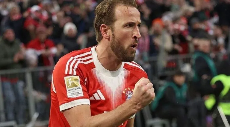 Kane brilha e Bayern supera Frankfurt em jogo emocionante