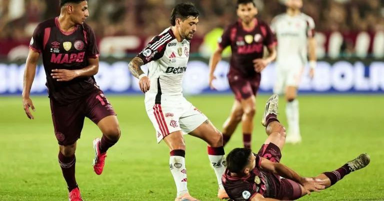 Lanús se posiciona contra o racismo e alerta torcedores para comportamentos inadequados Lanús se posiciona contra o racismo e alerta torcedores para comportamentos inadequados