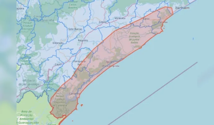 Defesa Civil emite alerta e interdita trecho da serra no litoral de SP devido a riscos de deslizamentos