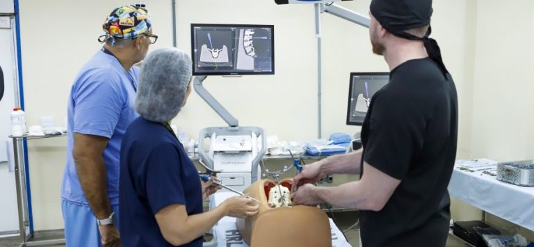 NEUROCIRURGIA: INOVAÇÕES QUE TRANSFORMAM O BRASIL NEUROCIRURGIA: INOVAÇÕES QUE TRANSFORMAM O BRASIL