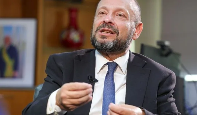 INSS: PRESIDENTE DEFENDE GESTÃO E CITA BANCO MASTER