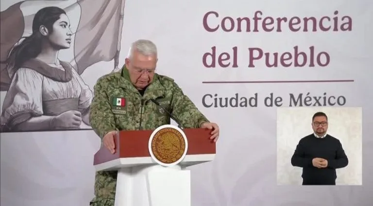 Ministro da Defesa do México Presta Homenagem a Agentes Mortos em Operação Contra Cartéis