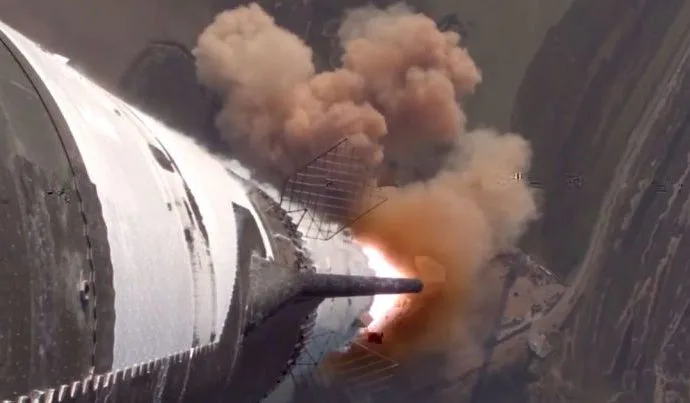 CAMPANHA ESPACIAL: MUSK E BEZOS RUMAM À LUA