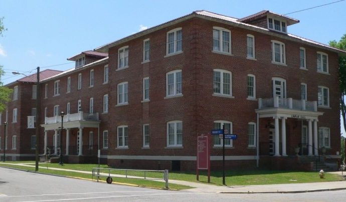 ATAQUE A TIROS: TRAGÉDIA EM UNIVERSIDADE DOS EUA ATAQUE A TIROS: TRAGÉDIA EM UNIVERSIDADE DOS EUA