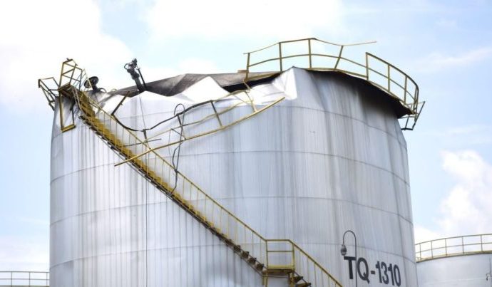 Explosão em Tanque de Combustível em Volta Redonda: Um Ferido e Dois Desaparecidos Explosão em Tanque de Combustível em Volta Redonda: Um Ferido e Dois Desaparecidos