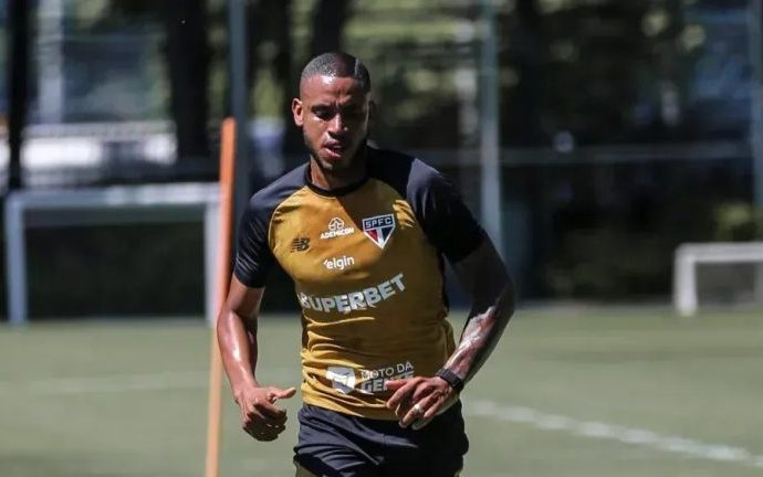 André Silva Retorna ao São Paulo Após Recuperação de Lesões André Silva Retorna ao São Paulo Após Recuperação de Lesões