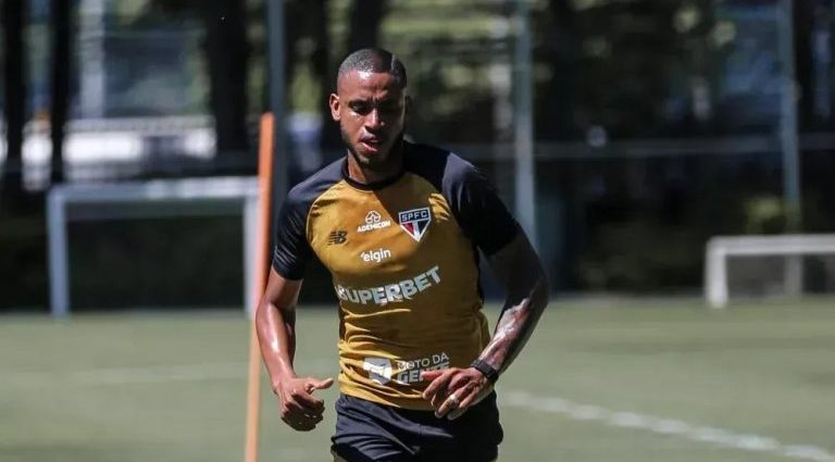 André Silva Retorna ao São Paulo Após Recuperação de Lesões