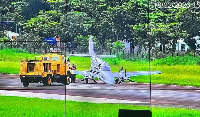 AVIÃO FAZ POUSO DE EMERGÊNCIA EM CAMPINAS