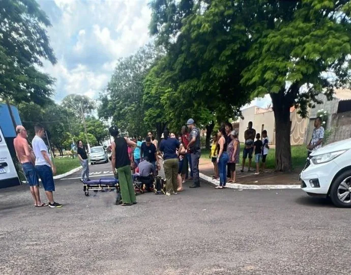 ATROPELAMENTO GRAVE EM CASTILHO: AVÔ E NETO FERIDOS