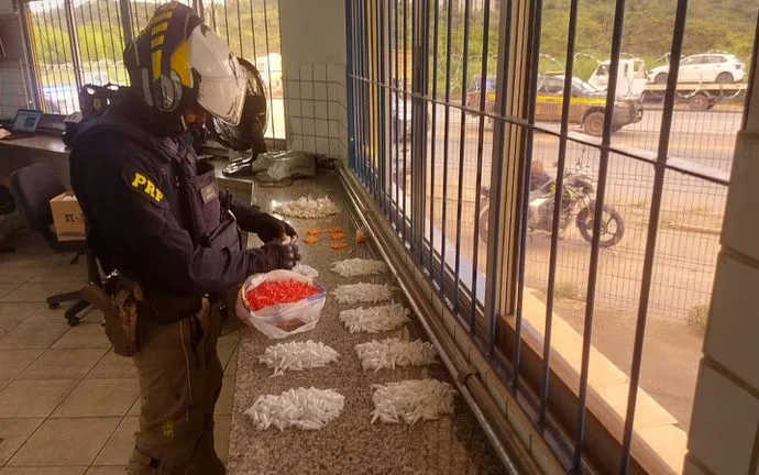 APREENSÃO DE DROGAS: PRF DETÉM MOTOCICLISTA