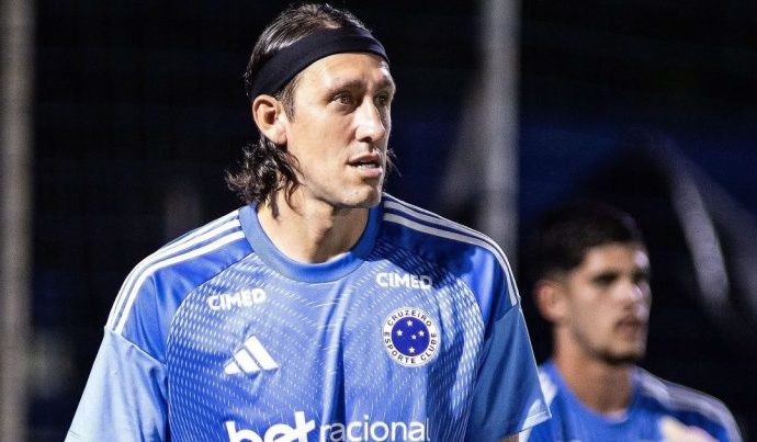 CÁSSIO INTERROMPE JOGO DO CRUZEIRO PARA IR AO BANHEIRO