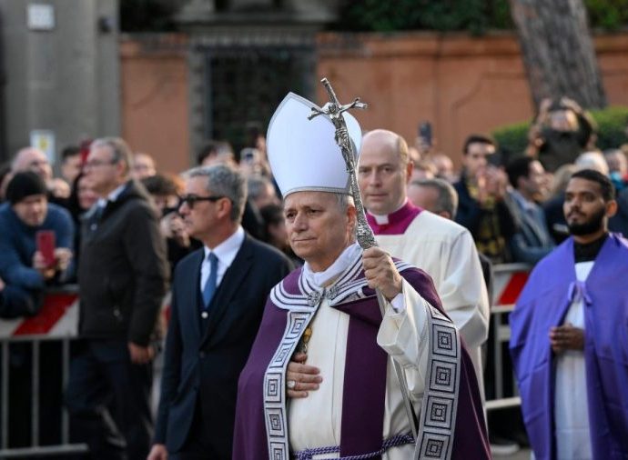 CINZAS: O SIMBOLISMO DA QUARESMA E SEUS BENEFÍCIOS