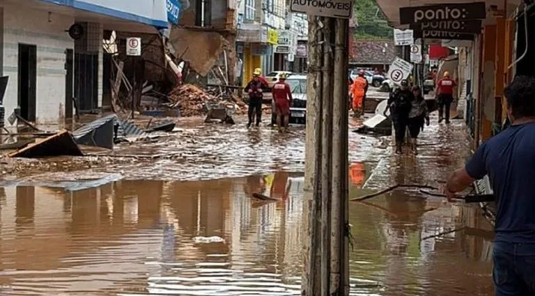 Chuvas Recordes em Juiz de Fora: Tragédia e Mobilização Comunitária
