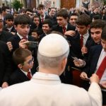 Papa Leão XIV Enfatiza a Formação Interior em Encontro com Seminaristas Espanhóis