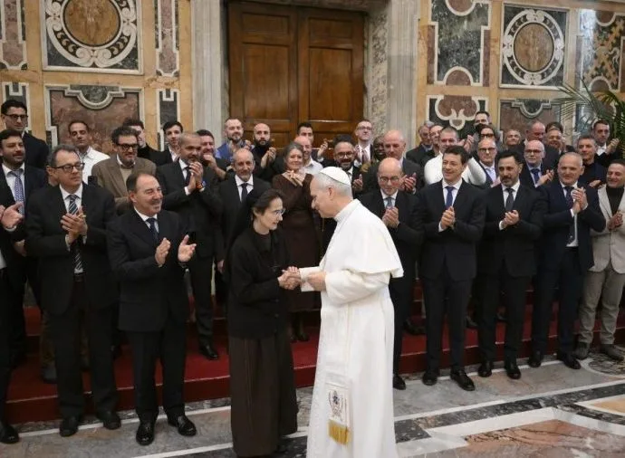 RECEBER A BÊNÇÃO DO PAPA: UM ATO DE DEVOTAÇÃO