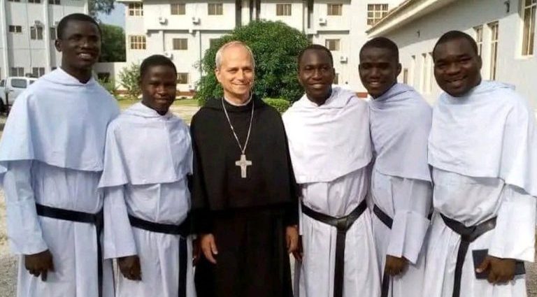 LEÃO XIV: A TRAJETÓRIA DO SUMO PONTÍFICE