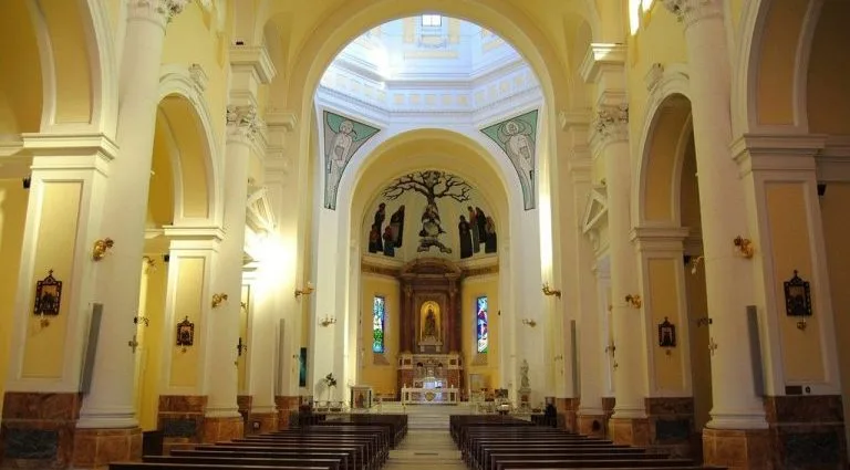 NOSSAS SENHORA REGINA PACIS COMO SIMBOLIZAÇÃO ARQUITETÔNICA
