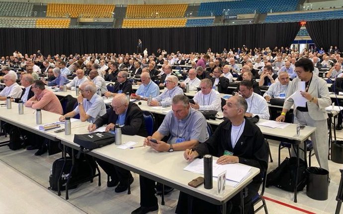 ENCONTROS DE BISPOS: BENEFÍCIOS PARA A SOCIEDADE