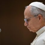 VÍTIMA IRLANDESA DE ABUSOS RELATA ENCONTRO COM O PAPA