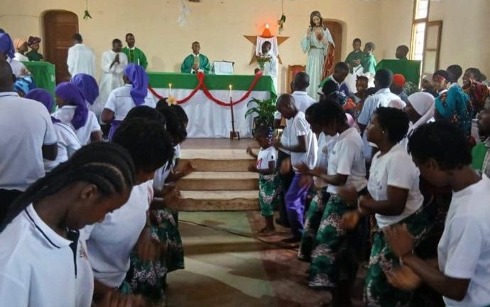 FAMÍLIA SAGRADO CORAÇÃO DE JESUS PROMOVE RECONCILIAÇÃO