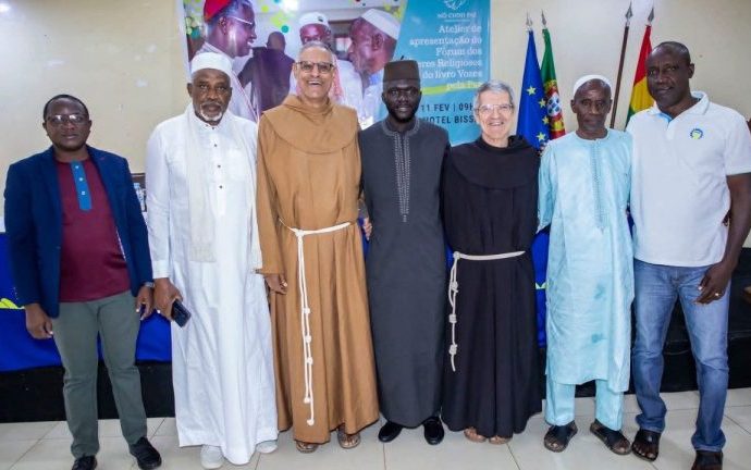 DIÁLOGO RELIGIOSO: UM CAMINHO PARA A PAZ