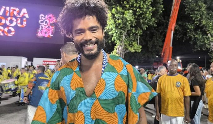 CAROLINA MARIA DE JESUS: UM ENREDO INSPIRADOR CAROLINA MARIA DE JESUS: UM ENREDO INSPIRADOR