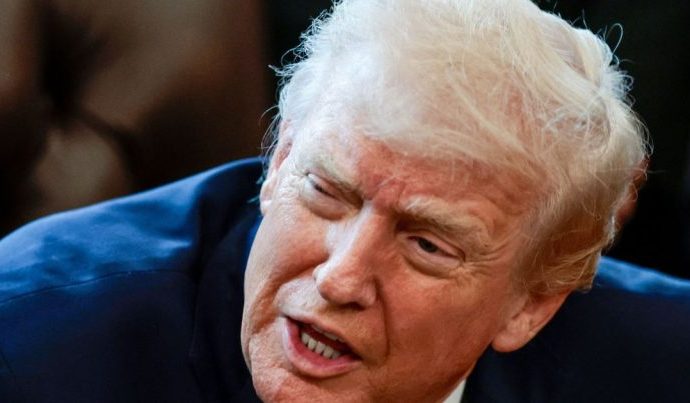 BAD BUNNY NO SUPER BOWL: CRÍTICA DE TRUMP E REAÇÕES BAD BUNNY NO SUPER BOWL: CRÍTICA DE TRUMP E REAÇÕES