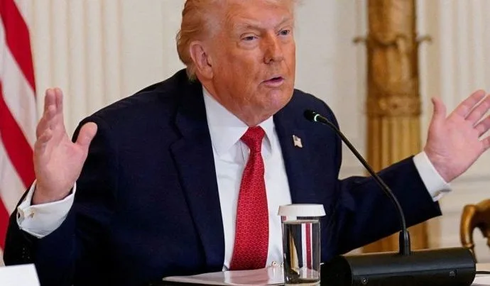 Trump Introduz Taxa Global de 10% Após Decisão da Suprema Corte