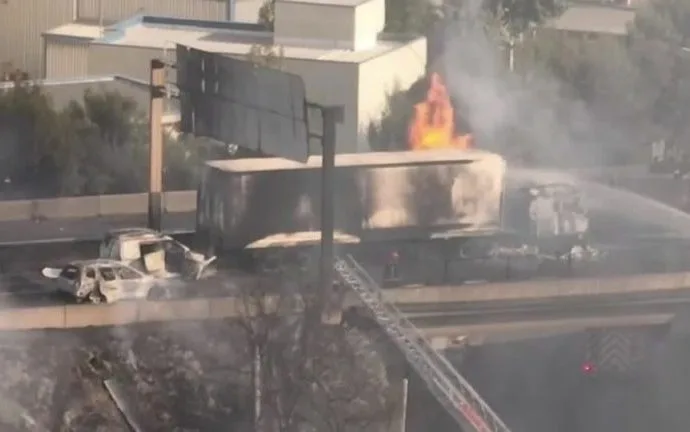 Explosão de Caminhão no Chile Resulta em Mortes e Feridos Graves Explosão de Caminhão no Chile Resulta em Mortes e Feridos Graves
