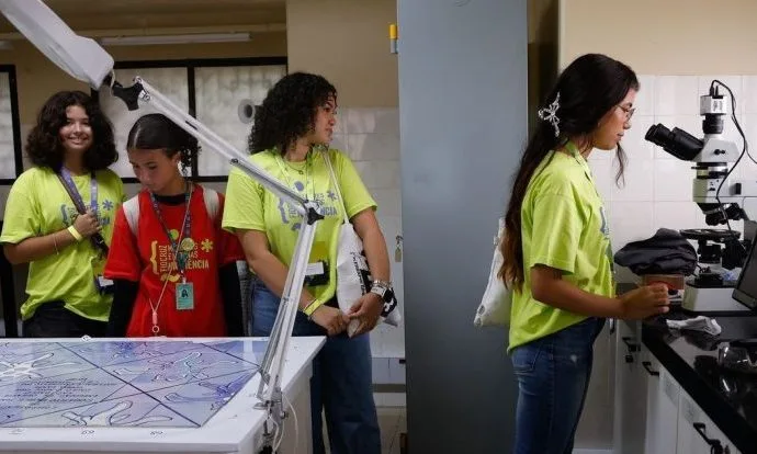 IMERSÃO NA FIOCRUZ: OPORTUNIDADES PARA MENINAS NA CIÊNCIA