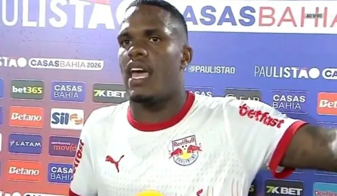 Controvérsias na Arbitragem: Jogador do Bragantino Critica Apito Feminino Após Eliminação Controvérsias na Arbitragem: Jogador do Bragantino Critica Apito Feminino Após Eliminação