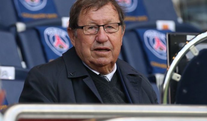 FUTEBOL FEMININO: POLÊMICAS E DESAFIOS ATUAIS FUTEBOL FEMININO: POLÊMICAS E DESAFIOS ATUAIS