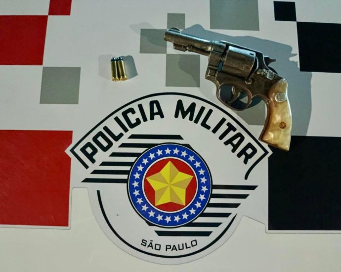 PORTE ILEGAL DE ARMA: HOMEM É PRESO EM ANDRADINA PORTE ILEGAL DE ARMA: HOMEM É PRESO EM ANDRADINA