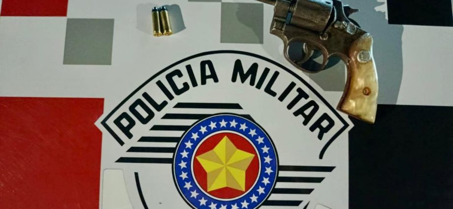 PORTE ILEGAL DE ARMA: HOMEM É PRESO EM ANDRADINA PORTE ILEGAL DE ARMA: HOMEM É PRESO EM ANDRADINA